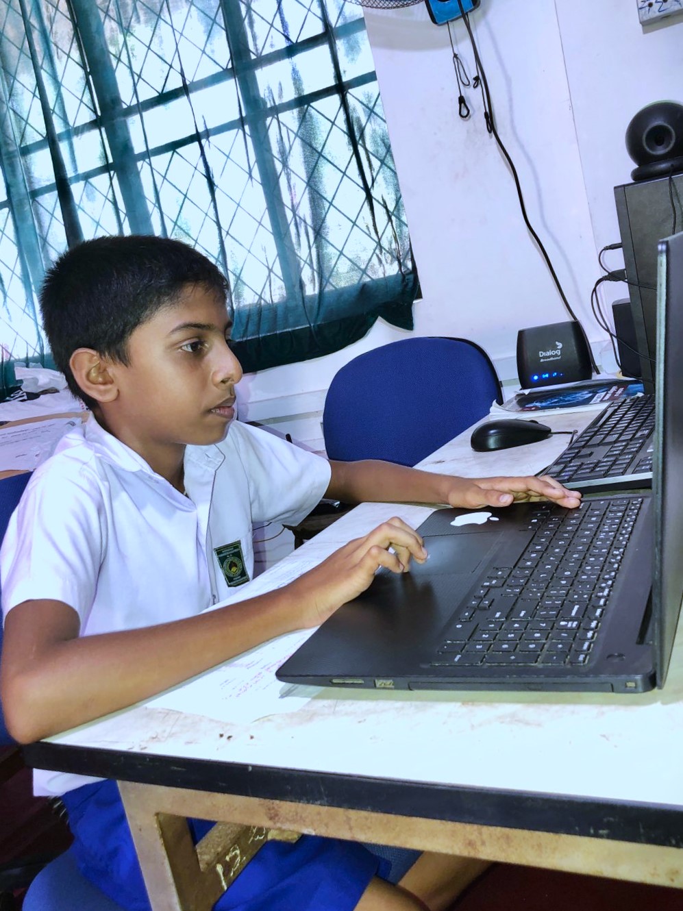 D.M.N.T.සදයුරු 